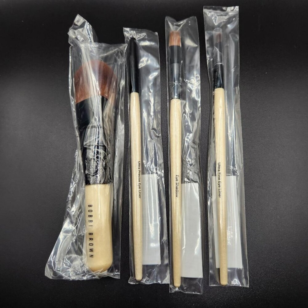 New Bobbi Brown Makeup Brushes 4 pc